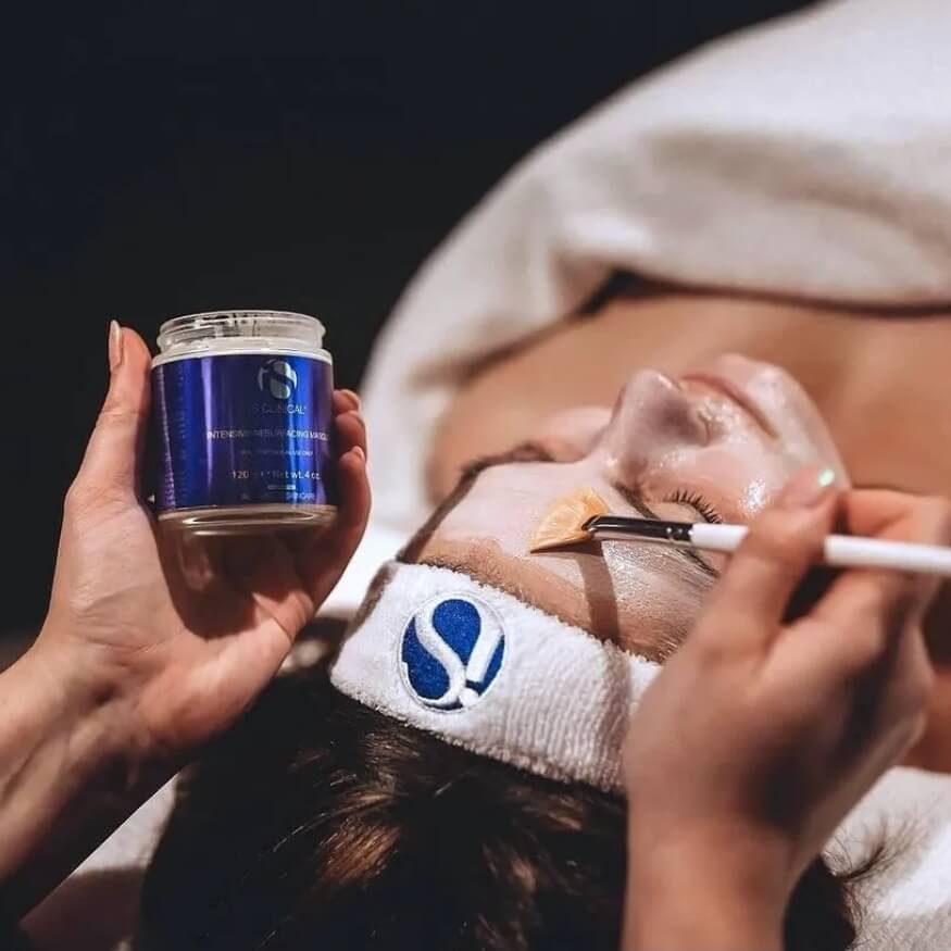 iS Clinical Gift Voucher: Fire & Ice Luxury Facial with LED Light Therapy