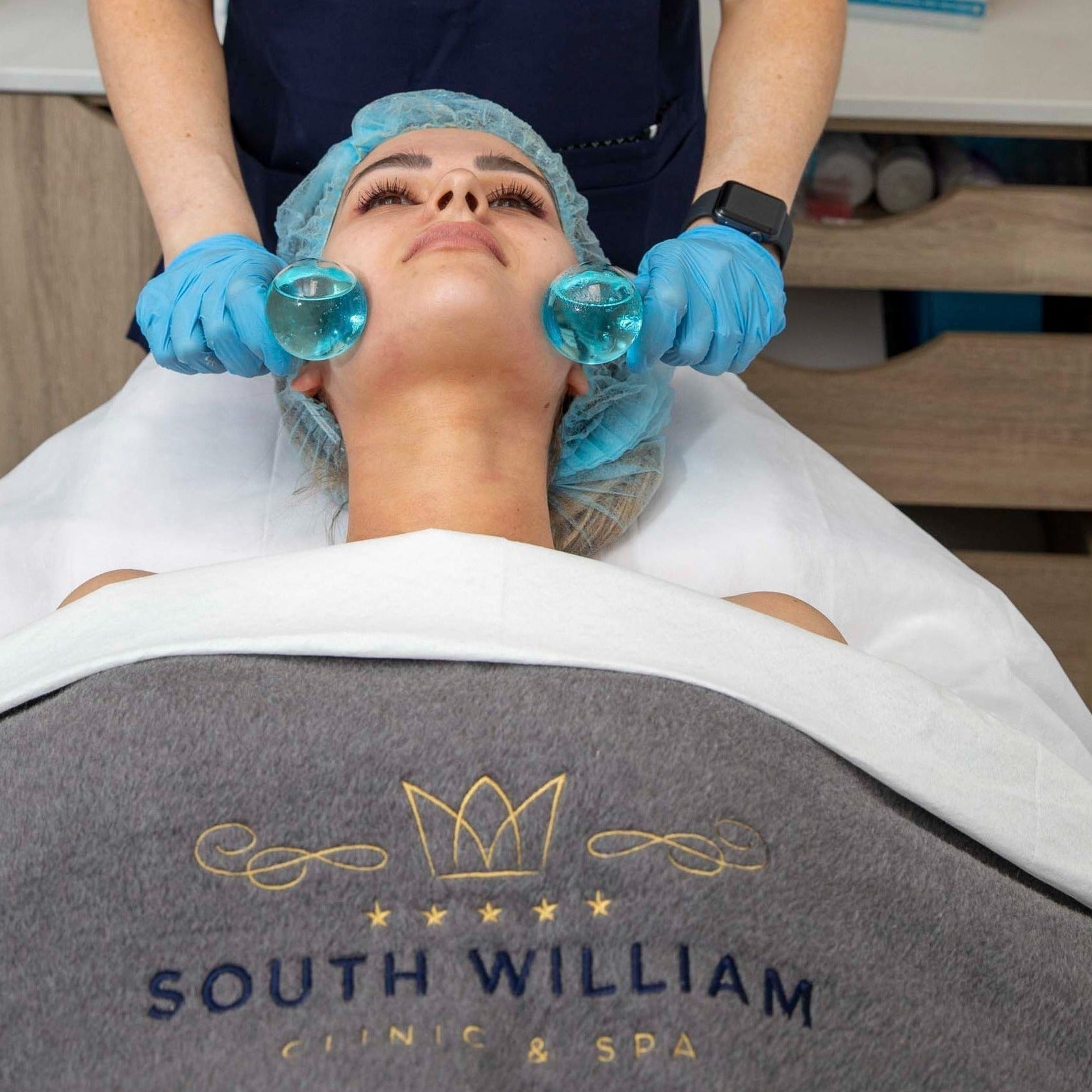 iS Clinical Fire & Ice Luxury Facial with LED Course of 4 -Pregnancy Safe (save €426)