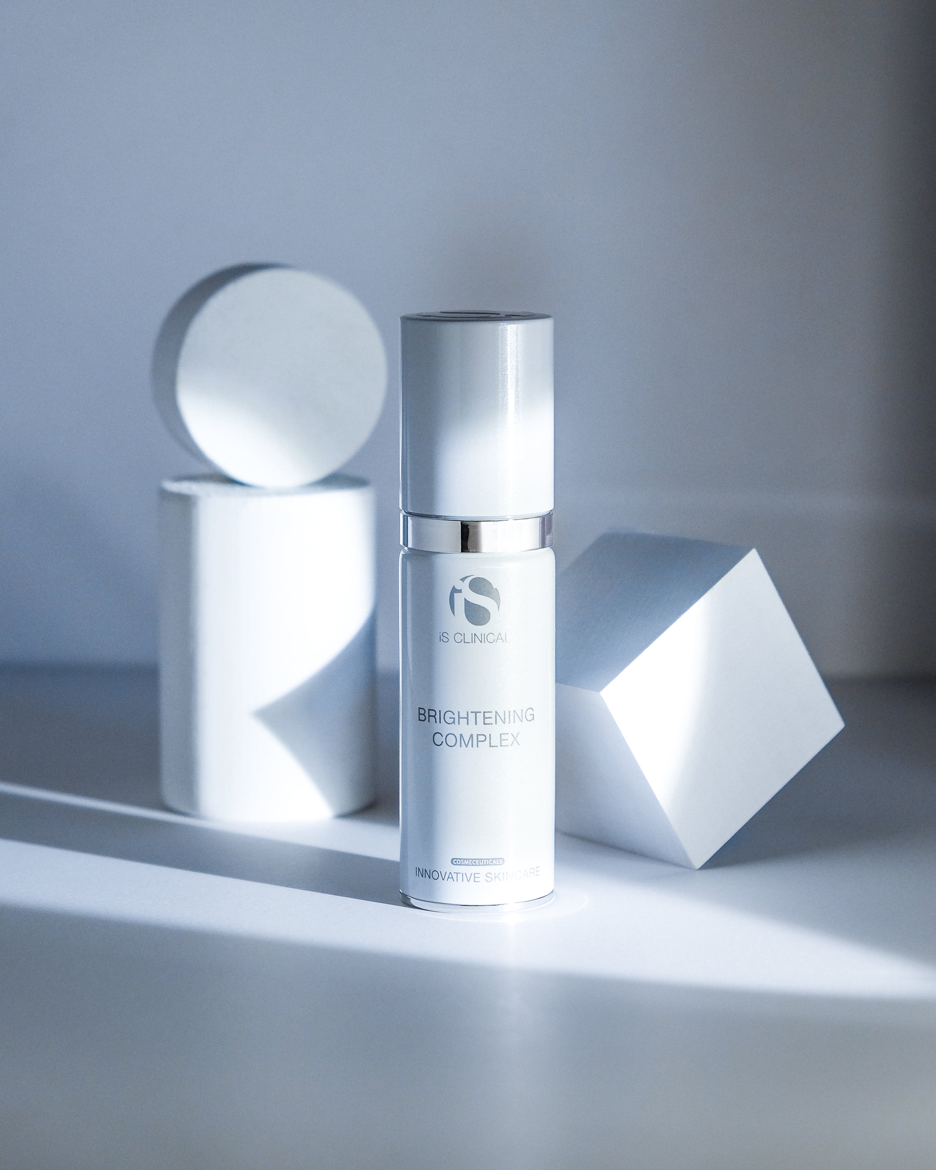 iS Clinical Brightening Complex 30ml 50% OFF