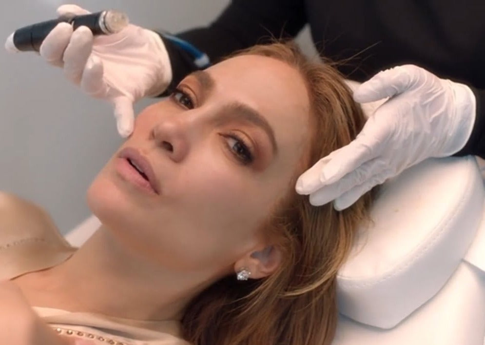 Deluxe 6-Step HydraFacial 50-Mins +JLO Beauty Booster & LED Course of 3 (save €150)