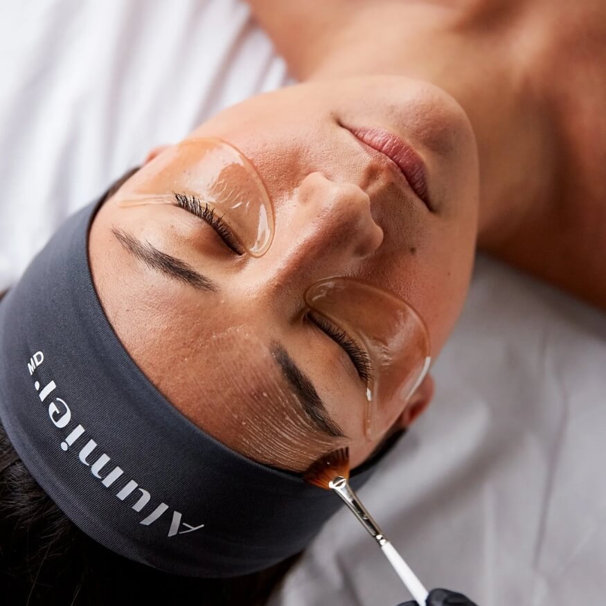 Any Bespoke 50-Min or 70-Min Facial +LED Light Therapy Course of 5 (save up to €576)